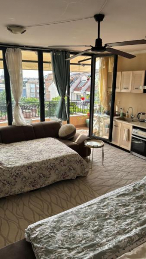 DOWNTOWN Central Square Apartment Guesthouse with Full Kitchen, Panoramic Views, Self Check-in & Free Parking